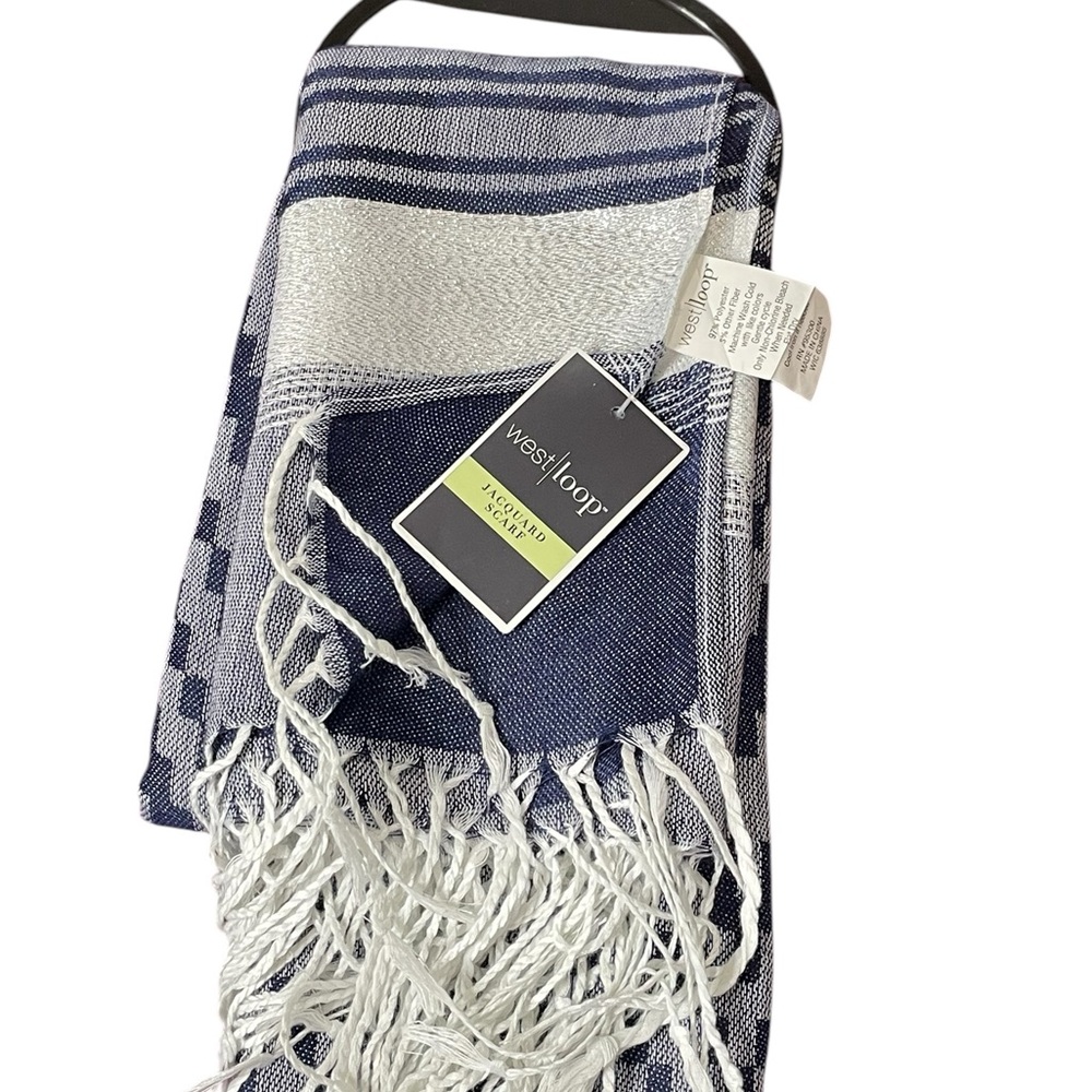 West Loop Jacquard Scarf - Picture 5 of 7